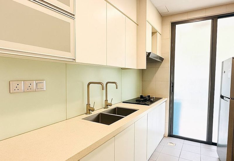 Summerglades, Perdana Lakeview West