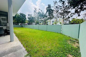 Summerglades, Perdana Lakeview West