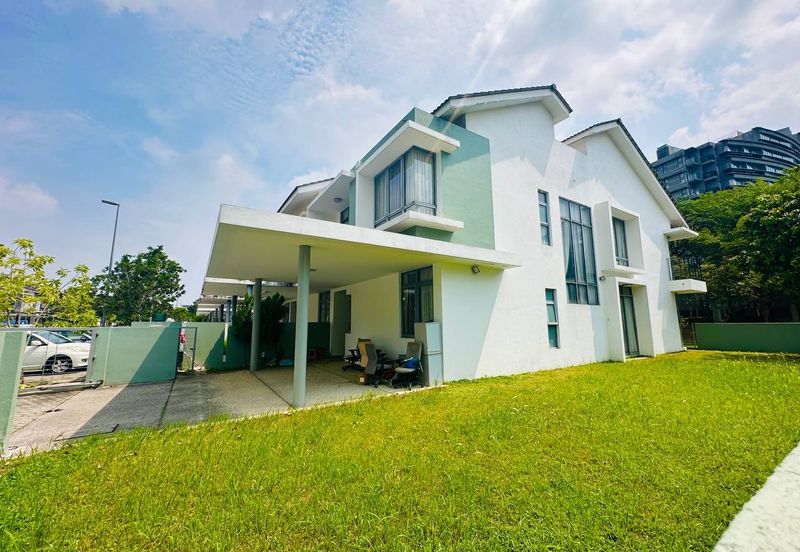 Summerglades, Perdana Lakeview West