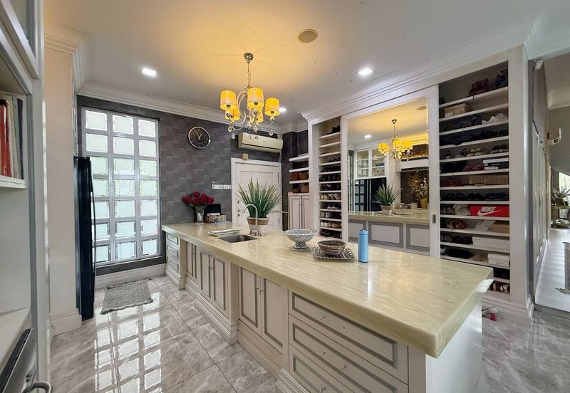 Seksyen 8, Kota Damansara