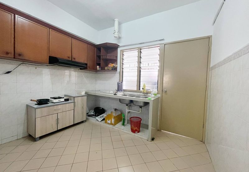 BUKIT JALIL Fully Furnished Freehold Vista Komanwel Condominium for Sale 