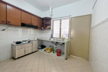 BUKIT JALIL Fully Furnished Freehold Vista Komanwel Condominium for Sale 