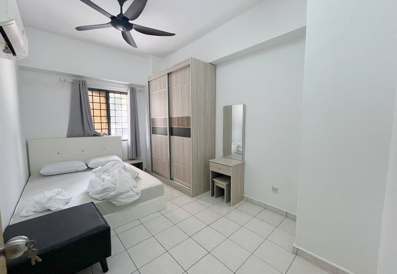 BUKIT JALIL Fully Furnished Freehold Vista Komanwel Condominium for Sale 