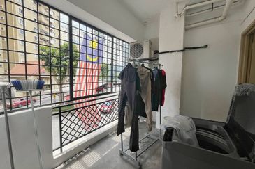 BUKIT JALIL Fully Furnished Freehold Vista Komanwel Condominium for Sale 