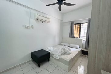 BUKIT JALIL Fully Furnished Freehold Vista Komanwel Condominium for Sale 