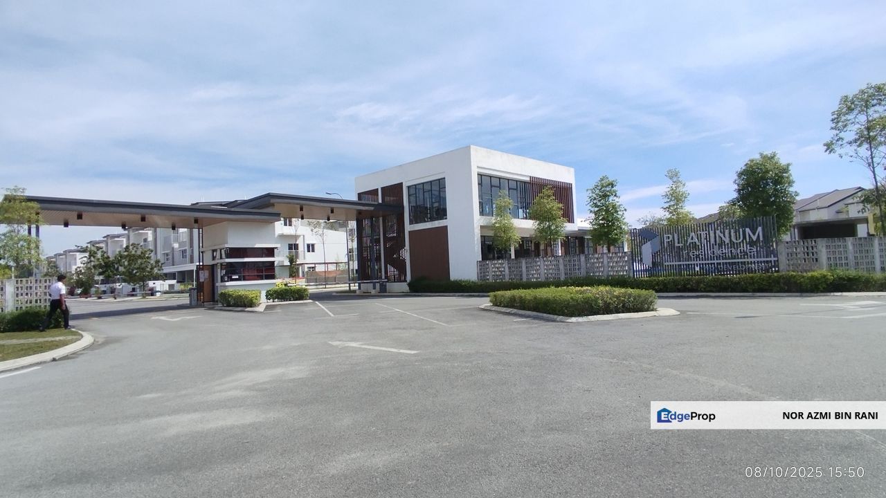 DENGKIL Platinum Residences Freehold 1½ Storey Upper Unit Townhouse for Sale , Selangor, Dengkil