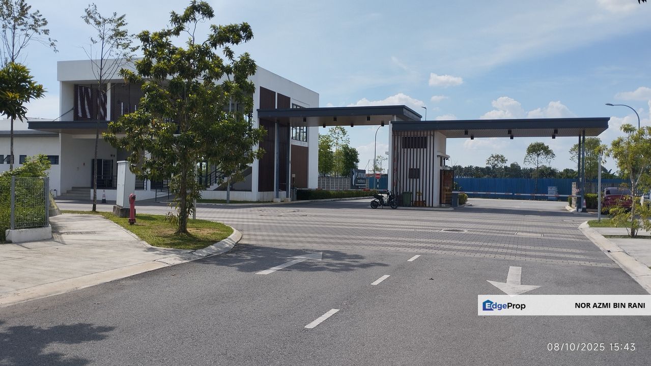 DENGKIL Platinum Residences Freehold 1½ Storey Upper Unit Townhouse for Sale , Selangor, Dengkil