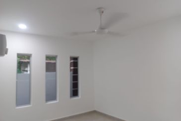 Rumah Rakyat Selaru, Johol