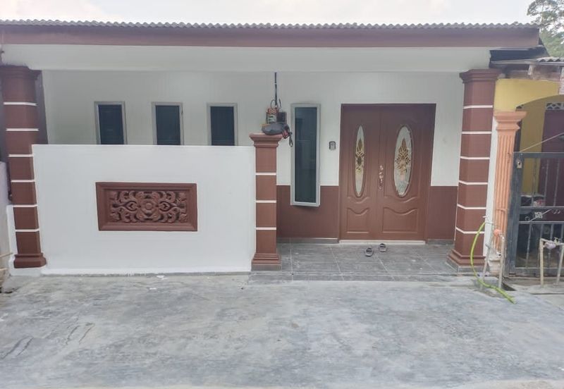 Rumah Rakyat Selaru, Johol