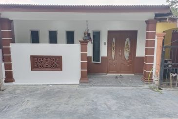 Rumah Rakyat Selaru, Johol