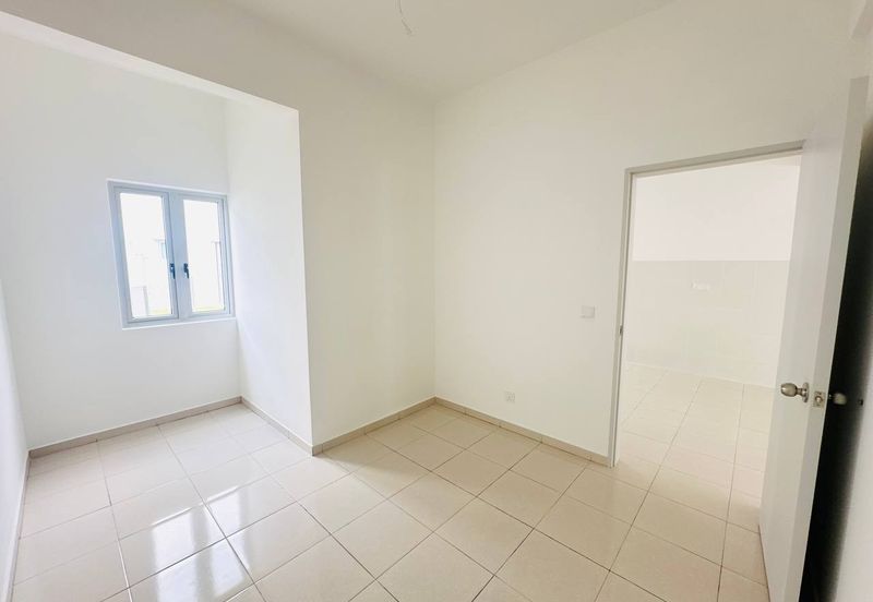 M Senyumia Salak Tinggi *