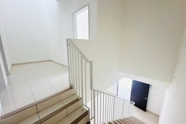 M Senyumia Salak Tinggi