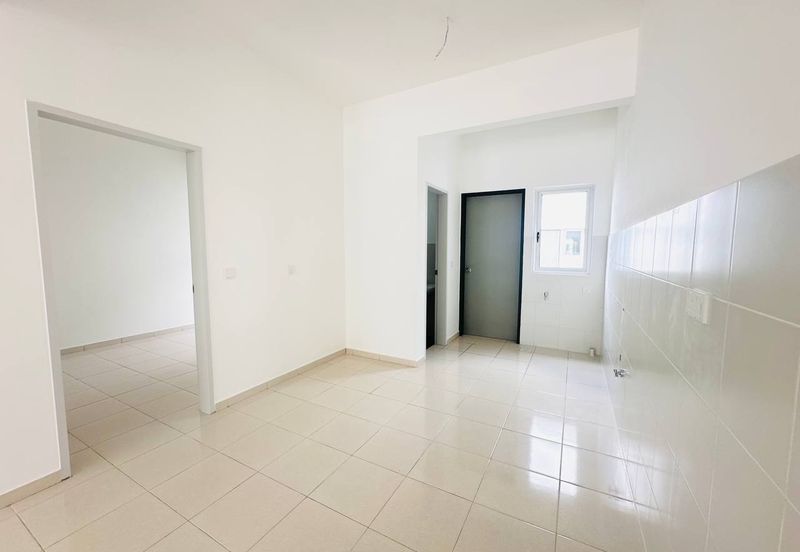 M Senyumia Salak Tinggi *