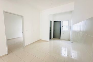 M Senyumia Salak Tinggi