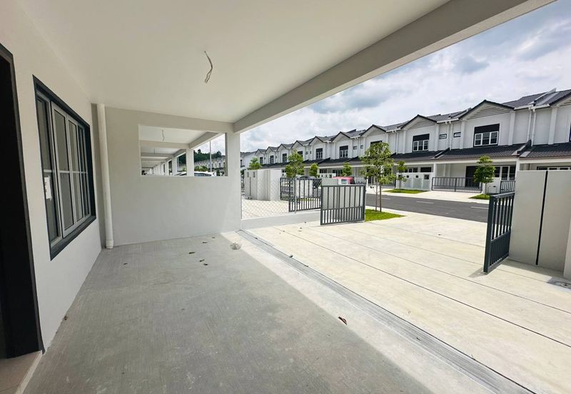 M Senyumia Salak Tinggi *