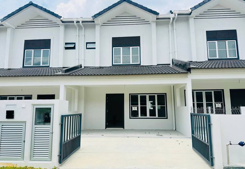 M Senyumia Salak Tinggi *