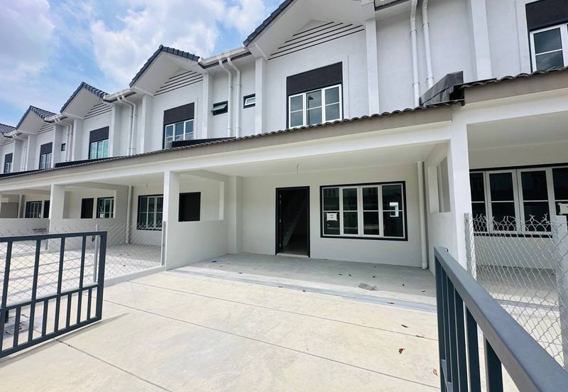 M Senyumia Salak Tinggi *