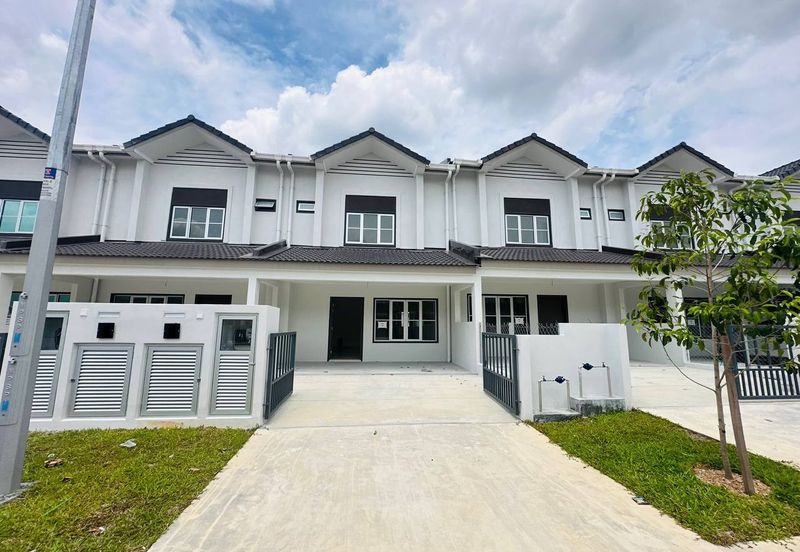 M Senyumia Salak Tinggi *