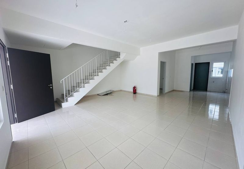 M Senyumia Salak Tinggi *