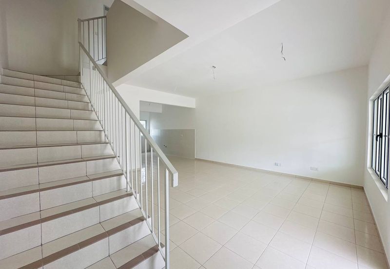 M Senyumia Salak Tinggi *