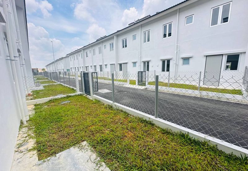 M Senyumia Salak Tinggi *