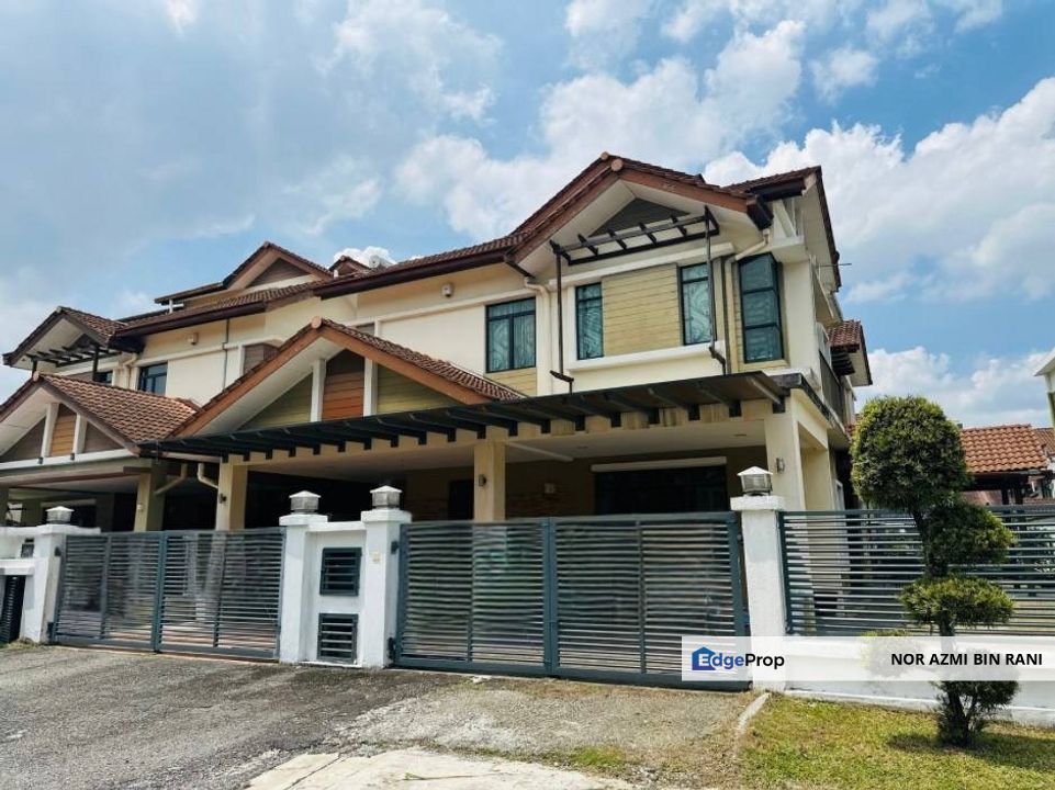 BANDAR BARU BANGI Seksyen 6 Renovated Partially Furnished 2½ Storey Semi D Puncak Bangi for Sale , Selangor, Bangi