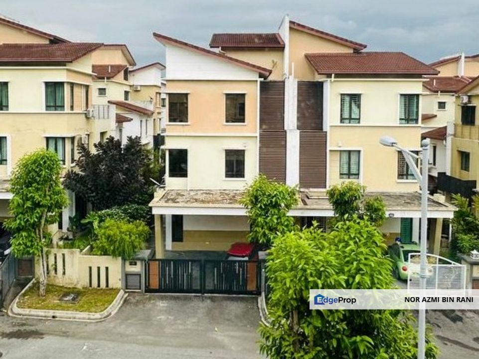 KAJANG Taman Tropika 2 Freehold Renovated & Partly Furnished 3-Storey Semi-D for Sale, Selangor, Kajang