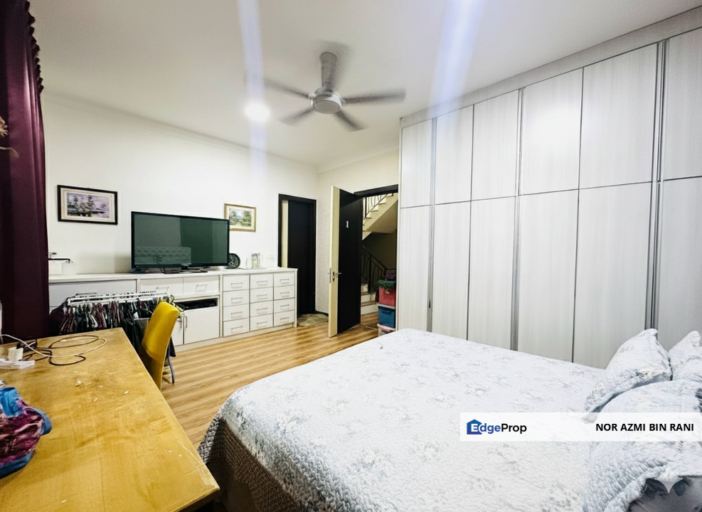 KAJANG Taman Tropika 2 Freehold Renovated & Partly Furnished 3-Storey Semi-D for Sale, Selangor, Kajang