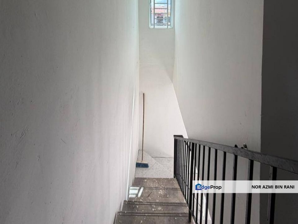 SEMENYIH Taman Sri Tanjung Newly Renovated End Lot Double Storey Terrace for Sale , Selangor, Semenyih