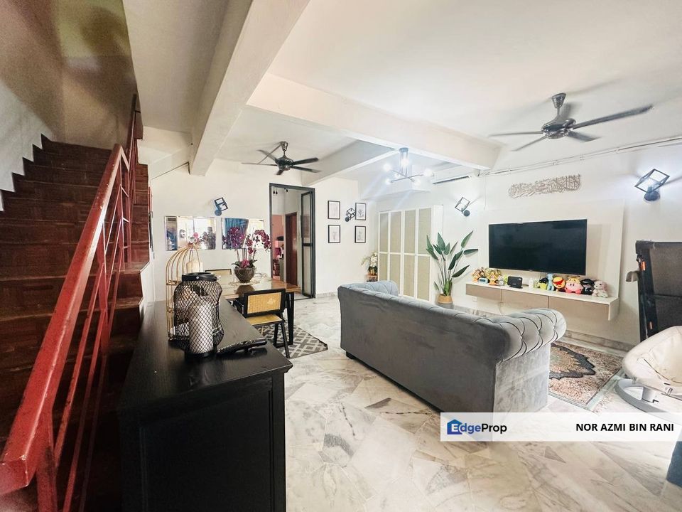 KAJANG Taman Sri Kenari Renovated & Partly Furnished Freehold Double Storey Terrace , Selangor, Kajang