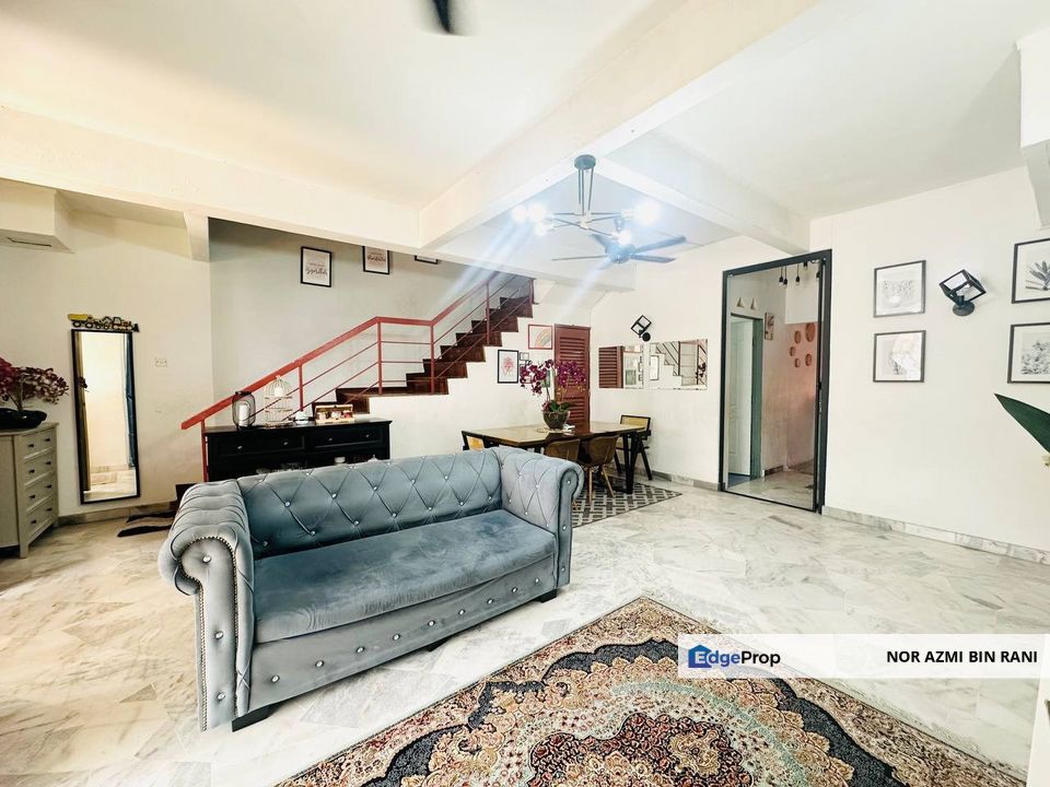 KAJANG Taman Sri Kenari Renovated & Partly Furnished Freehold Double Storey Terrace , Selangor, Kajang