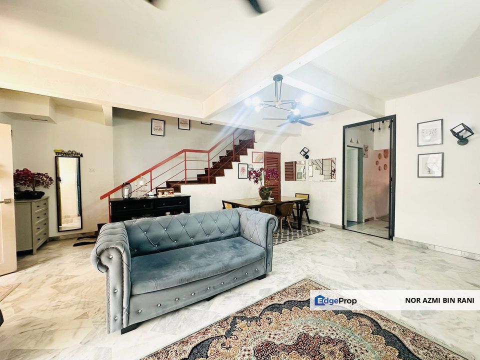 KAJANG Taman Sri Kenari Renovated & Partly Furnished Freehold Double Storey Terrace , Selangor, Kajang