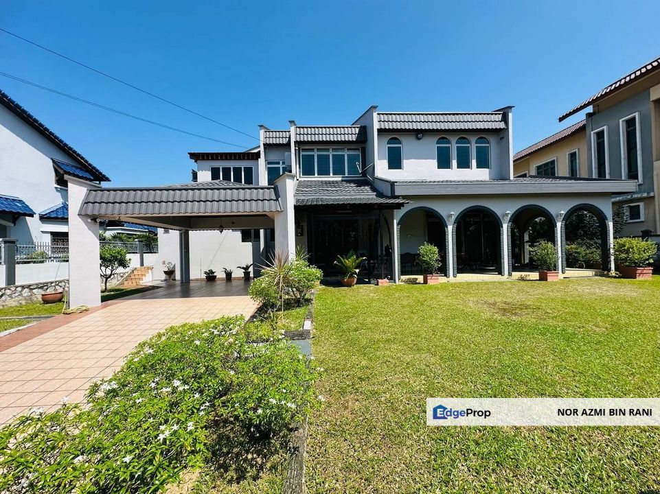 SHAH ALAM Seksyen 11 Beautifully Renovated & Partly Furnished Double Storey Bungalow , Selangor, Shah Alam