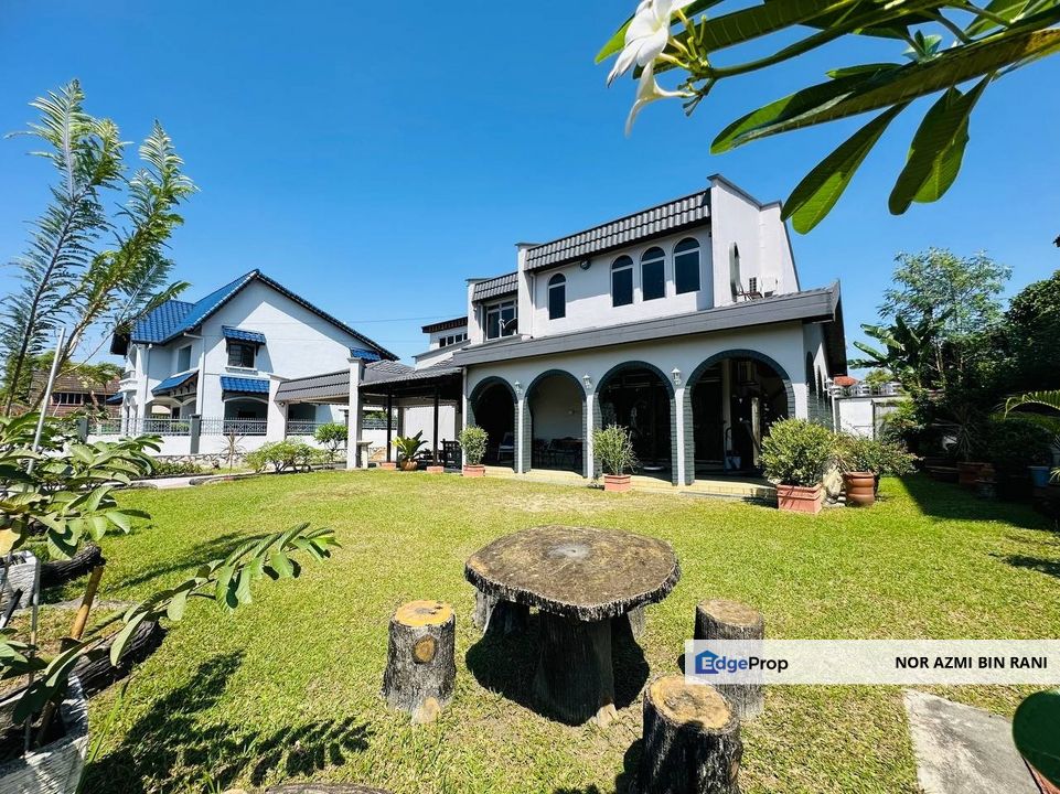 SHAH ALAM Seksyen 11 Beautifully Renovated & Partly Furnished Double Storey Bungalow , Selangor, Shah Alam