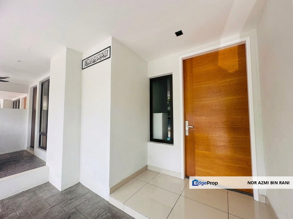 SEPANG Kota Warisan FREEHOLD Partially Furnished 1½ Storey Upper Unit Ayden Townhouse Warisan Puteri, Selangor, Sepang