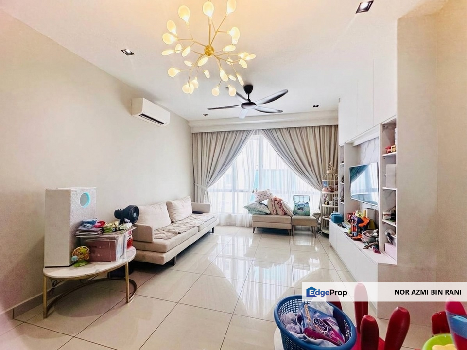 SEPANG Kota Warisan FREEHOLD Partially Furnished 1½ Storey Upper Unit Ayden Townhouse Warisan Puteri, Selangor, Sepang