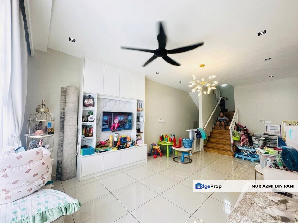 SEPANG Kota Warisan FREEHOLD Partially Furnished 1½ Storey Upper Unit Ayden Townhouse Warisan Puteri, Selangor, Sepang