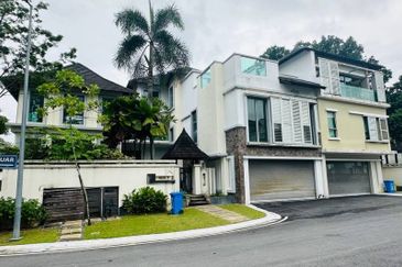 The Villa @ Serai Saujana / Villa Serai Saujana