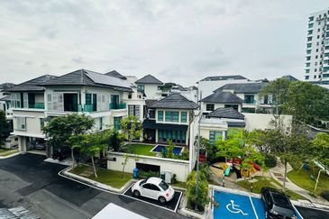 The Villa @ Serai Saujana / Villa Serai Saujana