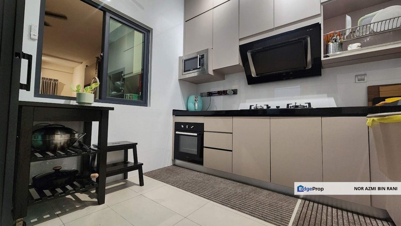 SEMENYIH Taman Semenyih Idaman Fully Renovated Freehold Double Storey Superlink House for Sale , Selangor, Semenyih