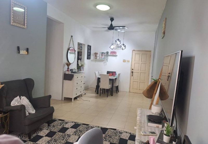 Laman Suria e-Resort Apartment