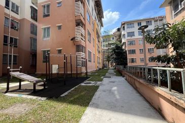 Laman Suria e-Resort Apartment