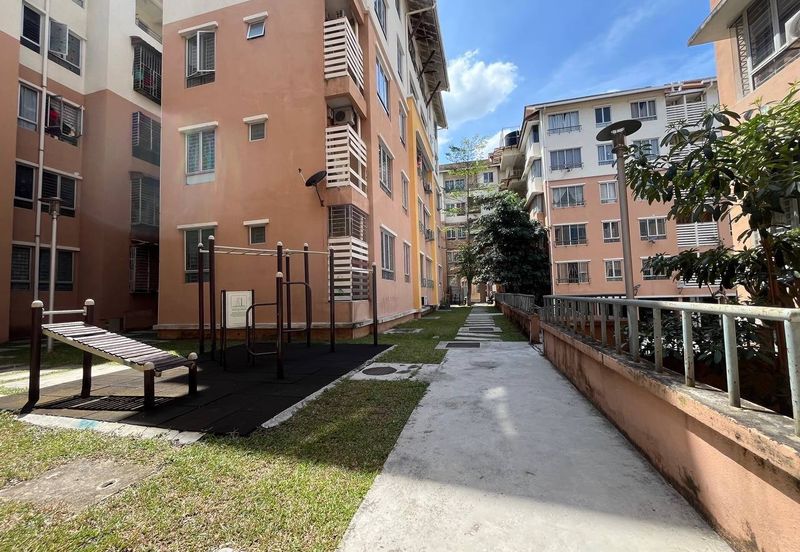 Laman Suria e-Resort Apartment