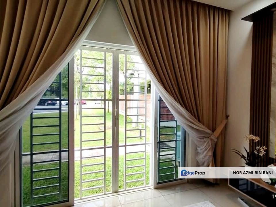 DENGKIL 1½ Storey Freehold Platinum Residence Lower Unit Townhouse for Sale, Selangor, Dengkil