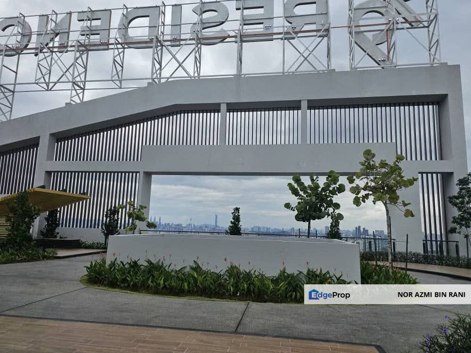 SELAYANG KL North Corner Unit Service Apartment 99 Residence for Sale, Kuala Lumpur, Batu 