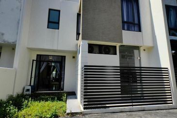 Avira Medini Iskandar