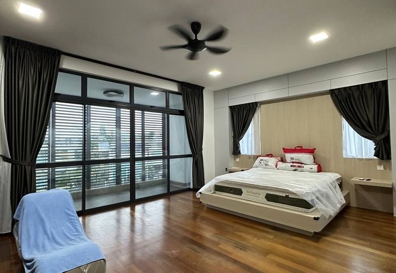 The Hills Residences, Senibong Cove