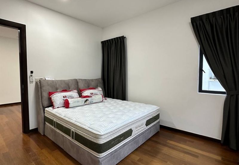 The Hills Residences, Senibong Cove