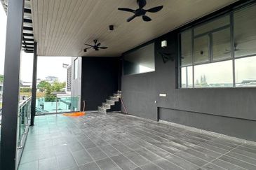 The Hills Residences, Senibong Cove