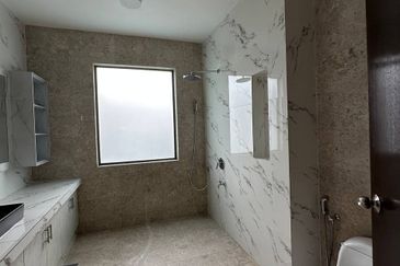 The Hills Residences, Senibong Cove